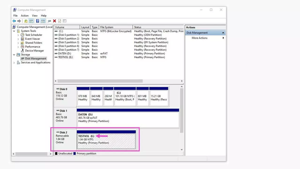 Windows Disk Management with recognized disk drives 