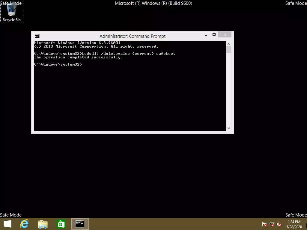 Windows 8: desktop in safe mode with command prompt